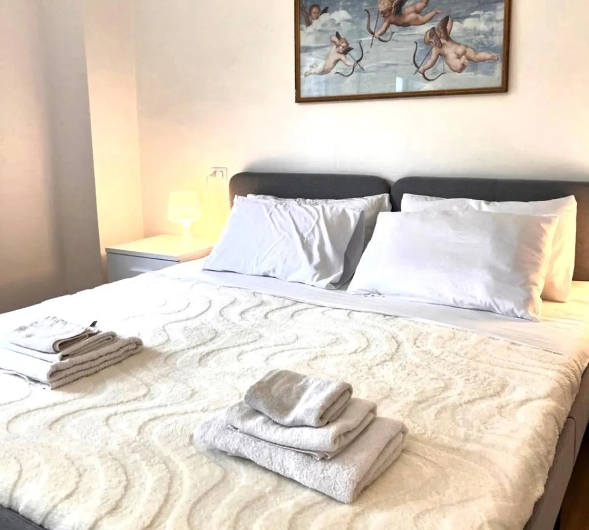 Contacten van Duomo A 8 Min - Centro, Qc Terme, 2 Camere